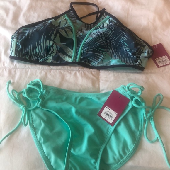 Bikini - Picture 1 of 2